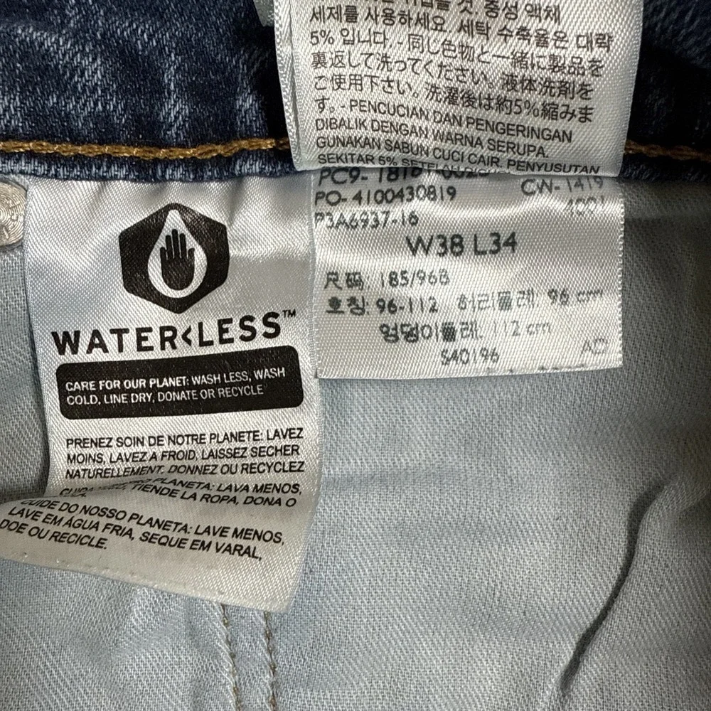 Levi's 541 Straight Leg Men's Jeans,‎ 38 x 34 (really 32L) Medium Wash Blue